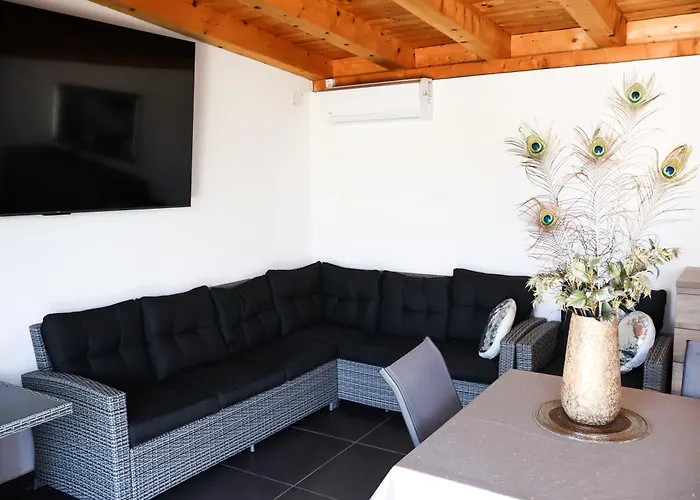 Dalmatia With Pool Βίλα