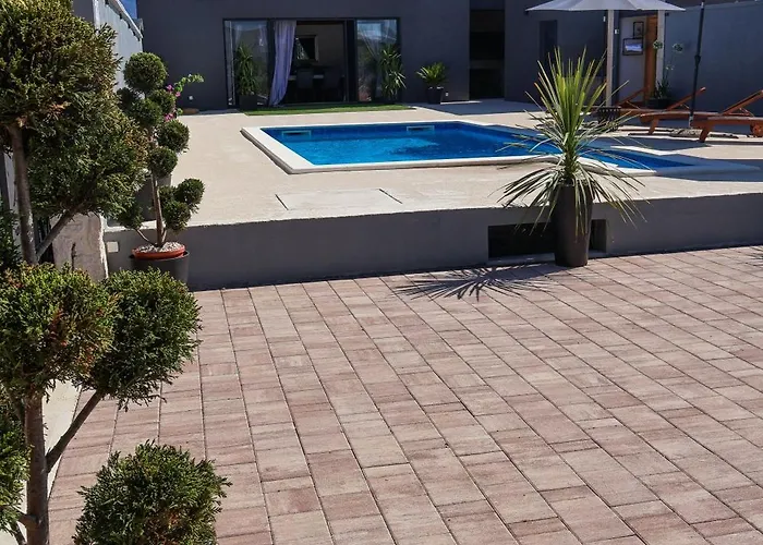 Βίλα Dalmatia With Pool