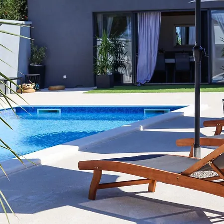 Villa Dalmatia With Pool *
