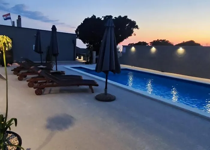 Dalmatia With Pool Вилла