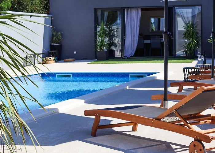 Вилла Dalmatia With Pool *